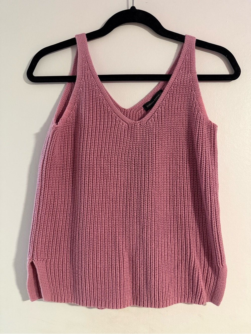 Banana Republic Size Small Sleeveless V-Neck Knit Tank Top - Pink 100% Cotton